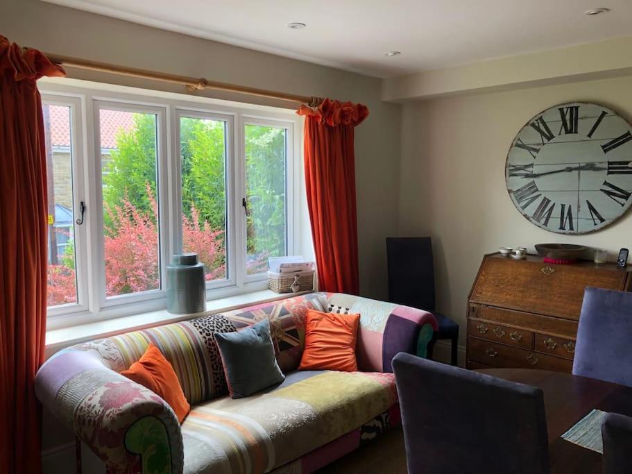 St Anthony'S, Bright Perkily Decorated 3 Bedroom House Ampleforth Bagian luar foto