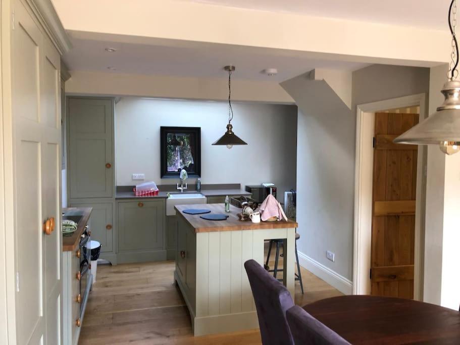 St Anthony'S, Bright Perkily Decorated 3 Bedroom House Ampleforth Bagian luar foto