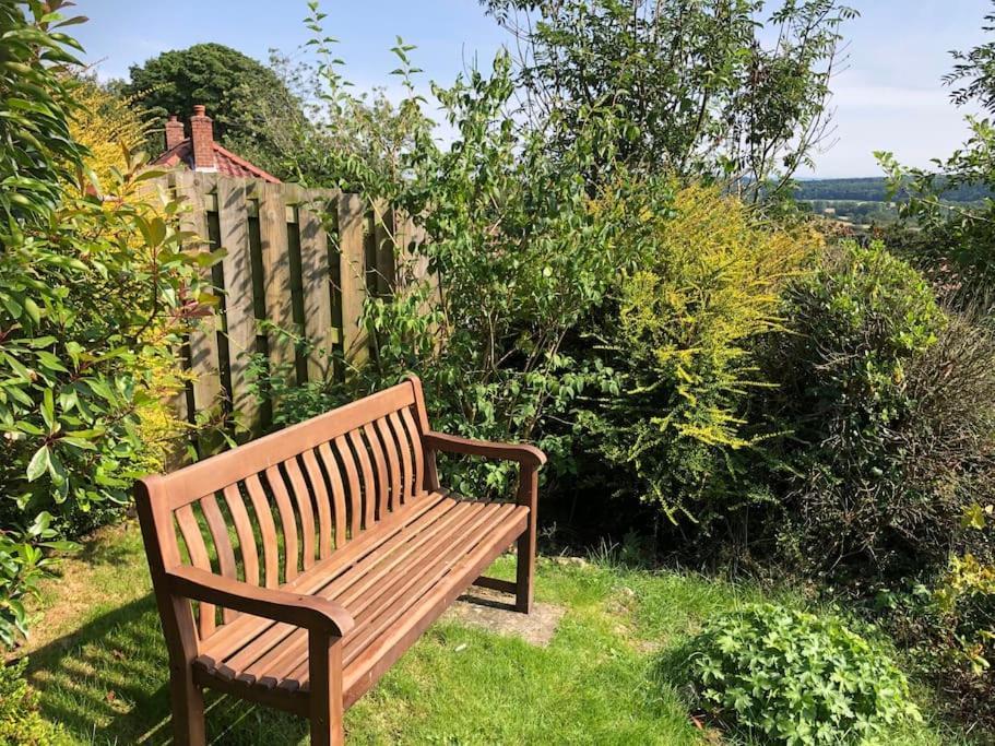 St Anthony'S, Bright Perkily Decorated 3 Bedroom House Ampleforth Bagian luar foto